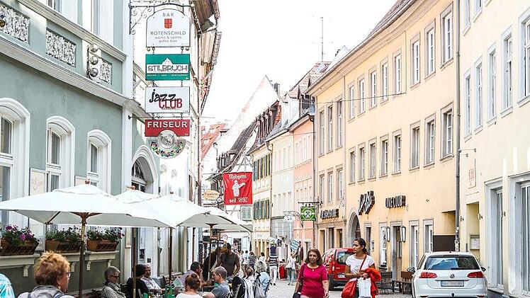 Die Sandstraße ist auch ohne Kerwa ein beliebtes Ziel. Und auch ohne Kerwa finden dort am Wochenende Veranstaltungen statt.  Foto: Matthias Hoch