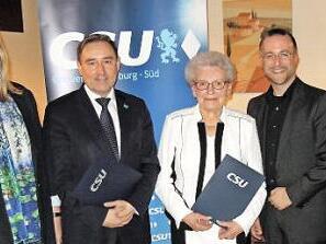 Ehrungen für langjährige Treue zur CSU Coburg-Süd (von links): Birgit Weber, Michael Schulz, Irmgard Wacker, Ortsvorsitzender René Boldt und Annemarie Keul Weber Foto: Edwin Meißinger