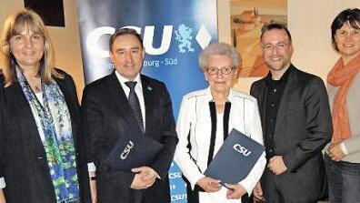 Ehrungen für langjährige Treue zur CSU Coburg-Süd (von links): Birgit Weber, Michael Schulz, Irmgard Wacker, Ortsvorsitzender René Boldt und Annemarie Keul Weber Foto: Edwin Meißinger