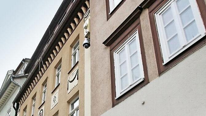 Die hochauflösenden Kameras liefern auch in der Nacht gestochen scharfe Bilder aus dem Steinweg.