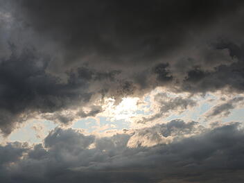 Sonne bricht durch die Wolken, Sonne kehrt zurück