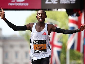 Er war auch der Sieger von London 2025: Sabastian Sawe aus  Kenia ist großere Favorit in Berlin. Er ist der aktuell schnellste Marathonläufer der Welt.