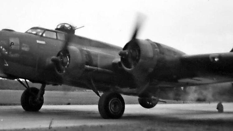 Der bei Stangenroth abgestürzte amerikanische B-17-Bomber  Fotos: Holger Wörner