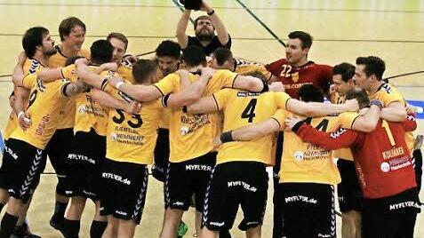 Die Mannschaft ist ein Team: Das war auch in der HUK-Arena nach der Schluss-Sirene wieder zu sehen, hatte die Gorr-Truppe auch gegen Hamm das bessere Ende für sich.
