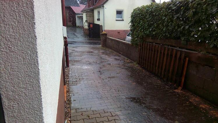 Kurz nach dem Regen in der Rhönstraße. Foto: Patrick Hartmann