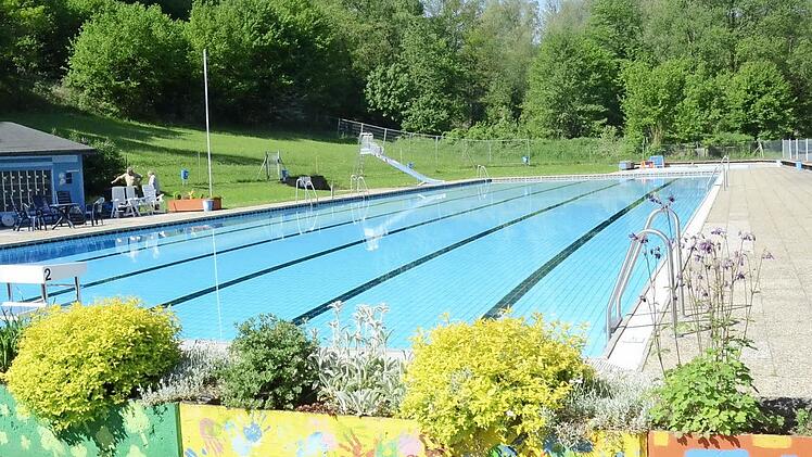 Auch im nächsten Jahr wird die Gemeinde das zu erwartende Defizit beim Betrieb des Schwimmbads übernehmen. Foto: Karl-Heinz Hofmann
