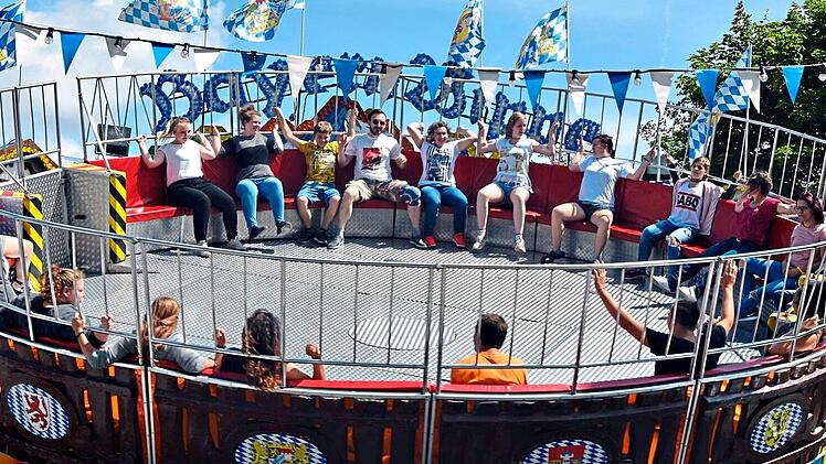 Die &bdquo;Bayern-Wippe wirkt unscheinbar, hat es aber in sich und ist auf dem Sch&uuml;tzenfest nicht wegzudenken.FT-Archiv