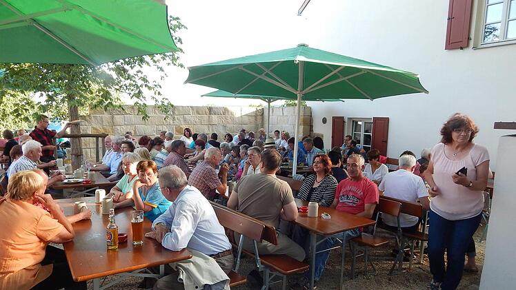 Im Biergarten des Bräuwercks Foto: Horst Wunner