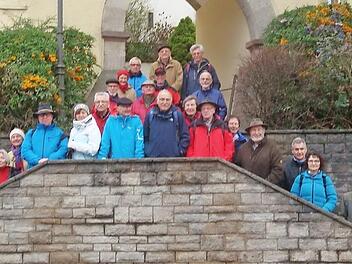 Die Besuchergruppe am Museum Foto: Heinz Steidle