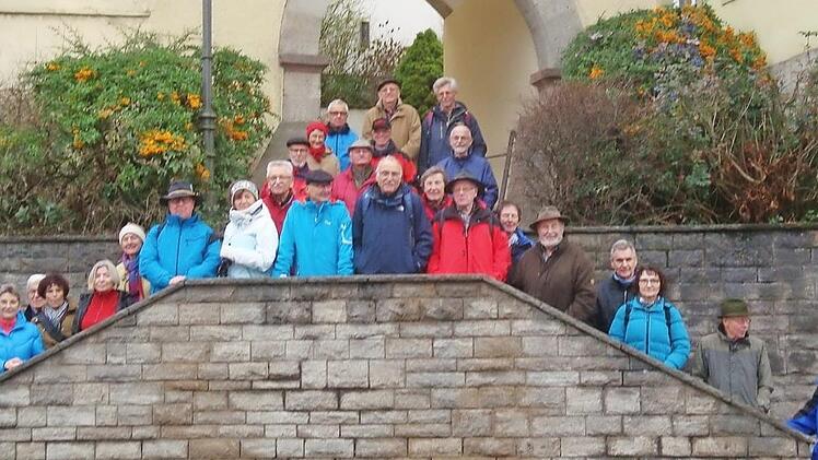 Die Besuchergruppe am Museum Foto: Heinz Steidle