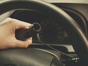 Trunkenheit im Verkehr - Fahrer bekommt F&uuml;hrerschein entzogen.