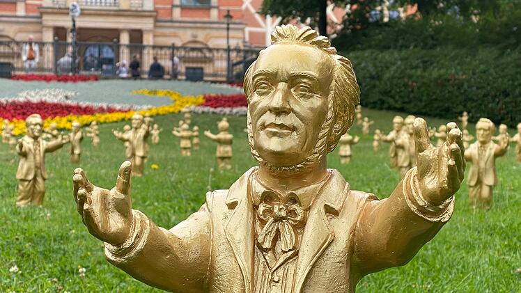 115 Richard-Wagner-Figuren begrüßten die Festspiel-Gäste - nun sind sie gestohlen worden