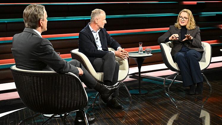 Energie&ouml;konomin Claudia Kemfert schockierte Markus Lanz (links) mit ihrer Einsch&auml;tzung der Auswirkungen des Iran-Krieges.