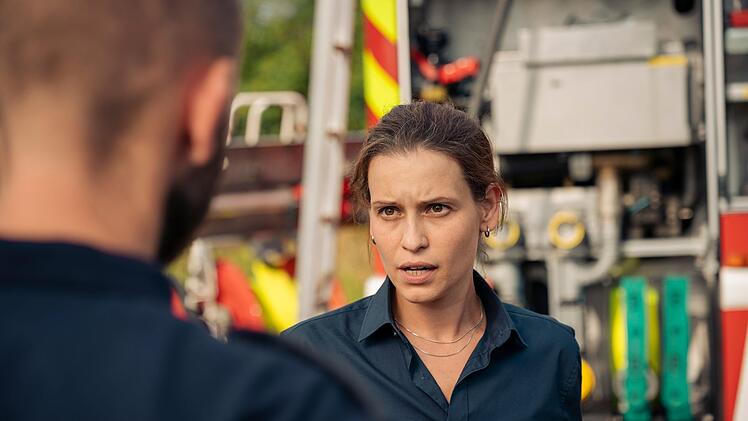 Rena Fehmerling (Kristin Suckow) von der Autobahnpolizei will die Verantwortlichen f&uuml;r den &Uuml;berfall zur Rechenschaft ziehen.