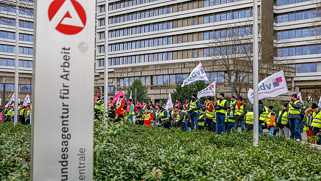 Beschäftigte der Bundesagentur für Arbeit streiken: Tarifverhandlungen bislang ohne Erfolg