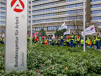 Beschäftigte der Bundesagentur für Arbeit streiken: Tarifverhandlungen bislang ohne Erfolg