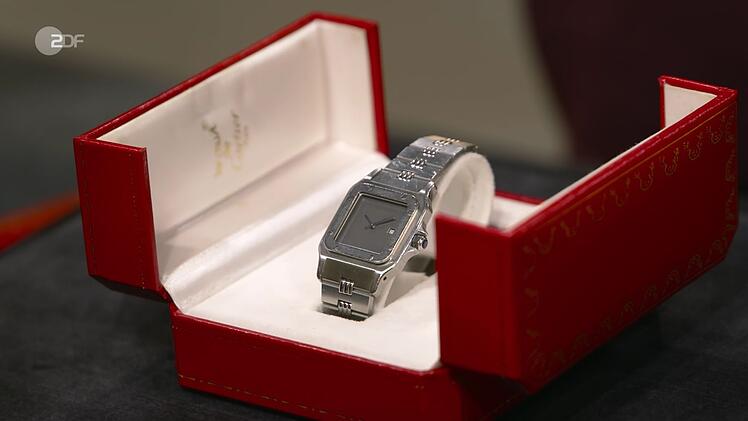 Die Luxus-Uhr von Cartier ist sehr selten, weil das Godron Armband nur sehr kurz produziert wurde.