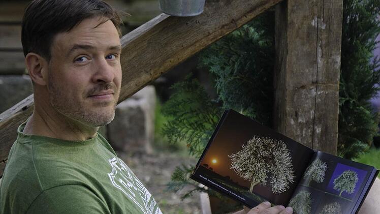 Rhön-Fotograf Jürgen Hüfner gewährt Einblicke in sein Buch. Foto: Jürgen Hüfner