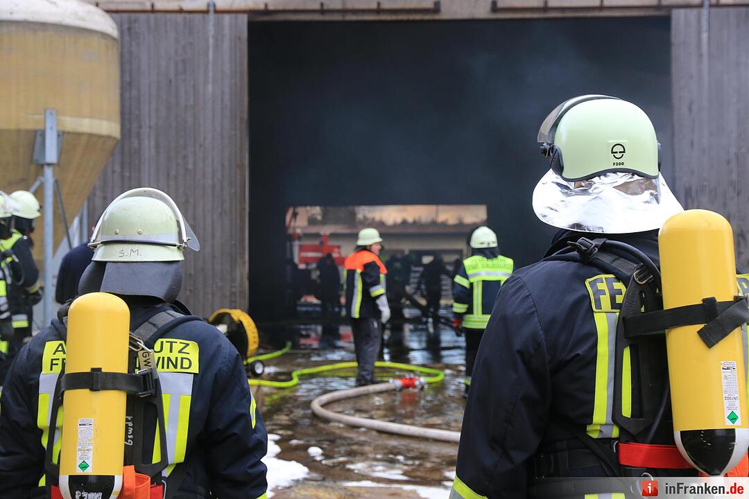 Feuer zerstört Scheune in Hohn am Berg
