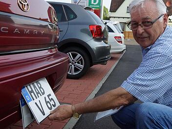 Kurt Jäger als einer der ersten mit einem neuen HAB-Kennzeichen. Foto: Ralf Ruppert