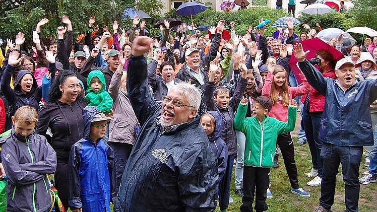 Unermüdlich für die Marktgemeinde Bad Bocklet im Einsatz: Bürgermeister Wolfgang Back, hier bei einem seiner letzten öffentlichen Auftritte im August 2015, als sich Bad Boclet um das Bayern-3-Dorffest bewarb.  Foto: Archiv/Sigismund von Dobschütz