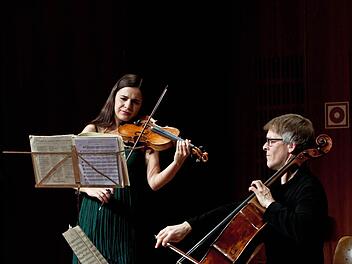 Bestens harmonierendes Duo: Gergana Gergova und Alban Gerhardt begeisterten bei ihrem Coburg-Gastspiel.Foto: Jochen Berger
