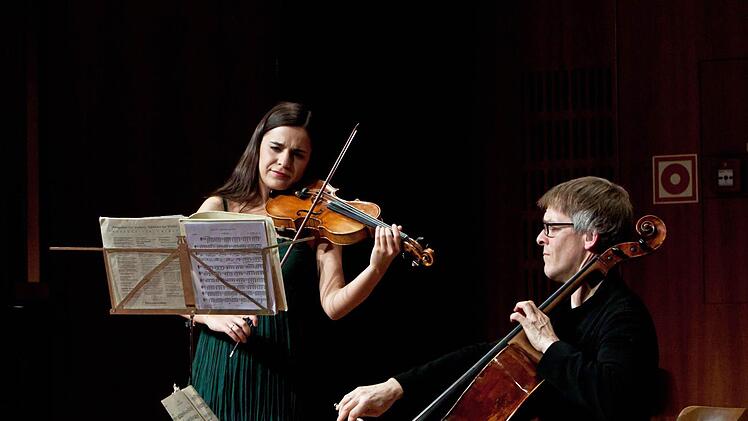 Bestens harmonierendes Duo: Gergana Gergova und Alban Gerhardt begeisterten bei ihrem Coburg-Gastspiel.Foto: Jochen Berger