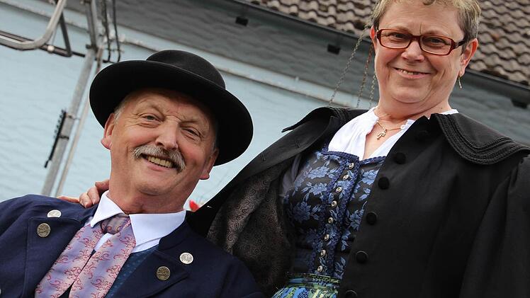 Konrad und Gerda Heimann erhalten für ihr ehrenamtliches Engagement die Ehrennadel des bayerischen Ministerpräsidenten.  Foto: Martin Kreklau