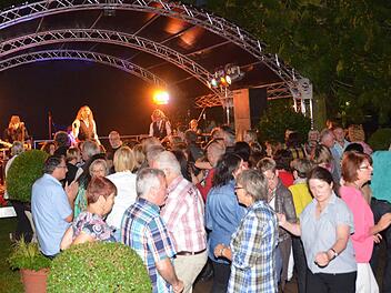 Generationenübergreifend ist das Publikum, das die "Jets" beim Salinenfest begeisterten. Fotos: Peter Rauch