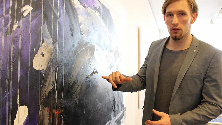 "Le Resch" nutzt elektronische Musik als Inspiration. Zu sehen sind seine Bilder bis Ende März im Parkwohnstift.  Foto: Benedikt Borst