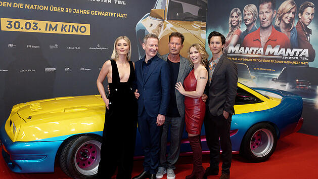Zum Film "Manta Manta - Zwoter Teil" hat sich der Autobauer Opel ge&auml;u&szlig;ert - und den Fans eine klare Ansage gemacht. Die Schauspieler des Films (von links): Luna Schweiger, Michael Kessler, Til Schweiger, Tina Ruland und Tim Oliver Schultz.