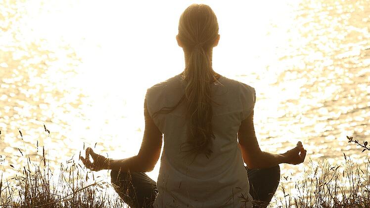 In der Meditation kannst du Stille voll und ganz auskosten.