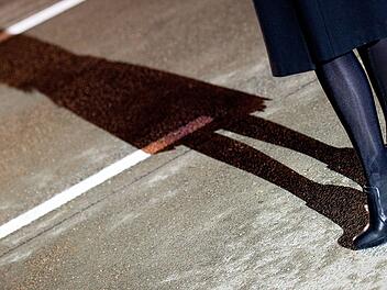 Skurrile Szene an A7 bei Wörnitz: "Mann entblößt und in Reizwäsche auf Parkplatz" Skurrile Szene an A7 bei Wörnitz: "Mann entblößt und in Reizwäsche auf Parkplatz"