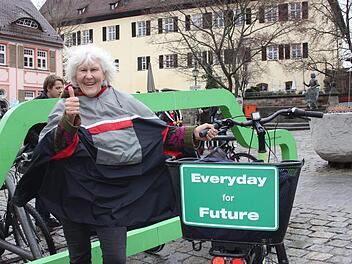Umtriebige grüne Stadträtin: Retta Müller-Schimmel bei der Freitagsdemo im März  Foto: Bernhard Panzer