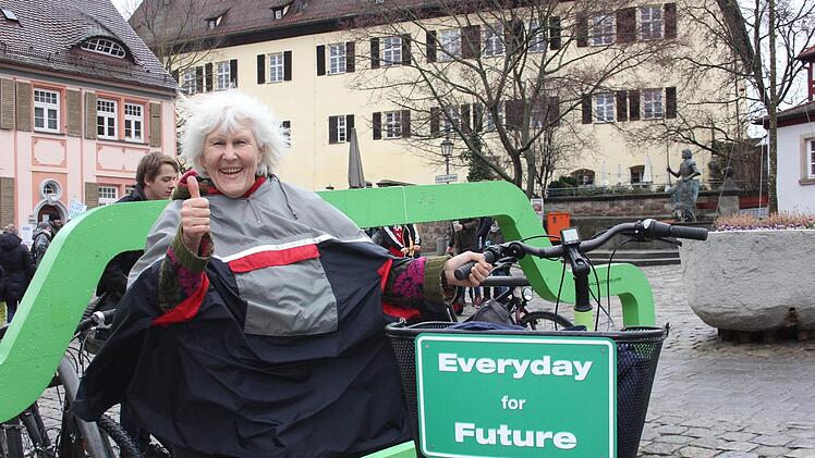 Umtriebige grüne Stadträtin: Retta Müller-Schimmel bei der Freitagsdemo im März  Foto: Bernhard Panzer