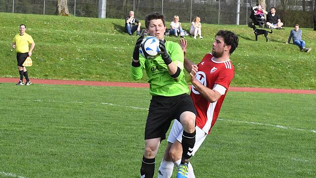 R&uuml;ckt k&uuml;nftig Kreisklassen-Keepern auf die Pelle: Florian Thurn, hier noch im Trikot des FC 06 Bad Kissingen, wird der neue Spielertrainer des SC Diebach. Foto: Hopf