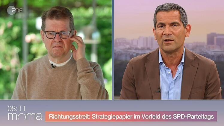 Ralf Stegner (links) stellte sich den kritischen Fragen von Moderator Mitri Sirin.