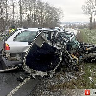 Frontalkollision auf B15 bei Döhlau