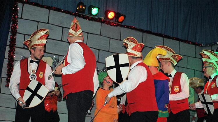 Startschuss in die närrische Zeit beim Büttenabend in Steinwiesen. Foto: Susanne Deuerling