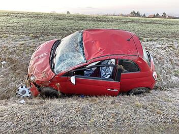 Die Fahrerin dieses zerst&ouml;rten Pkw hatte sich bei dem Unfall schwer verletzt.