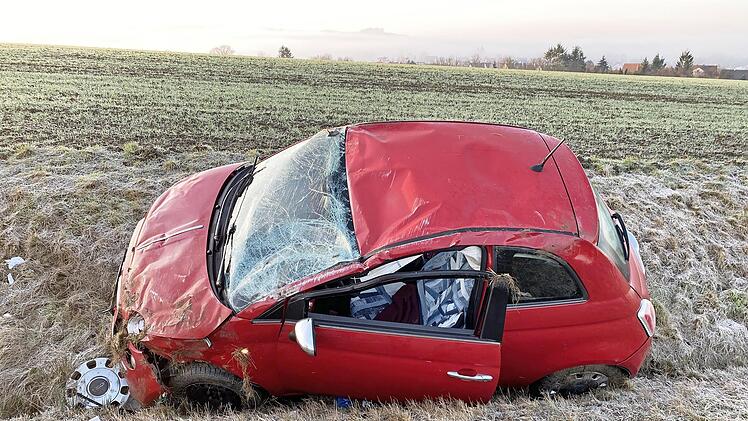 Die Fahrerin dieses zerst&ouml;rten Pkw hatte sich bei dem Unfall schwer verletzt.