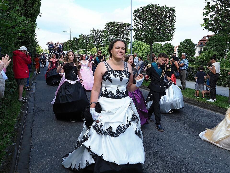 Großer historischer Festzug durch Bad Kissingen!