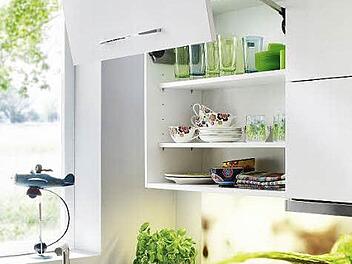 Klappensysteme sorgen für guten Zugang ohne hinderliche Schranktüren.