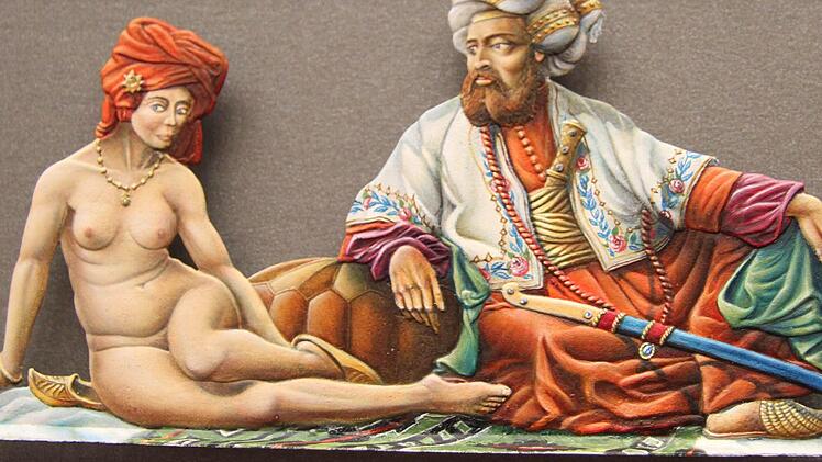 Aus 1001 Nacht: Ein halbes Jahr lang hat der Kulmbacher Stefan Wachter für die Bemalung der Zinnfigur aufgewendet und dafür jetzt eine Goldmedaille bekommen. Foto: Sonja Adam