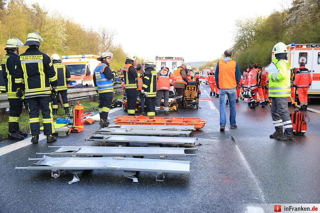 Schneeschauer löst schwere Massenkarambolage auf der A70 aus
