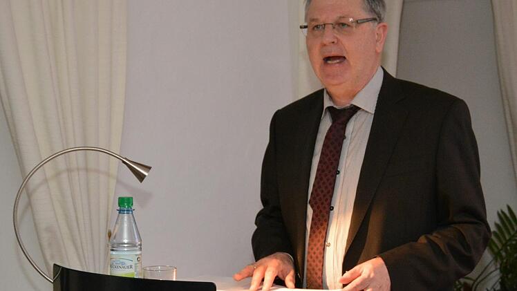 Wolfgang Weiß referierte über "Die Würzburger Bischöfe und die Reformation". Der Raum war bis auf den letzten Platz gefüllt, Foto: Björn Hein
