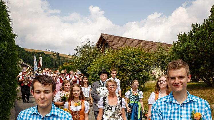 Auf geht's zur Abholung des  Kinderfestumzuges.Florian Bauer
