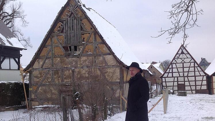 Claus Schwarzmann freut sich, dass die "älteste Scheune" in Eggolsheim restauriert werden soll.