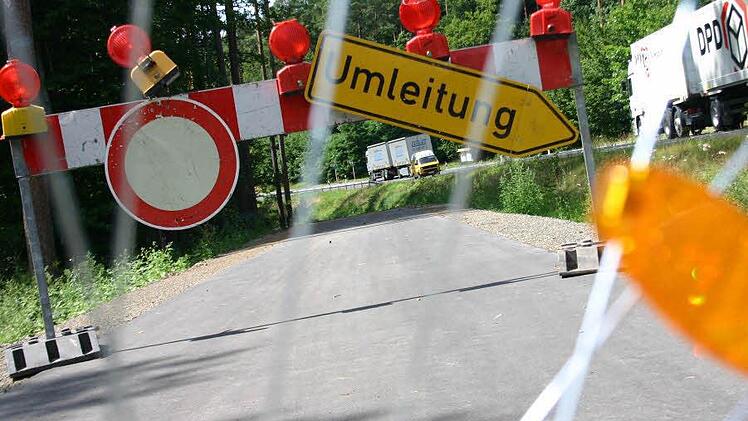 Keine Chance für Radfahrer: Eine geeignete Verbindung zwischen dem Baunachgrund und dem Maintal und damit zwischen den beiden größten Orten im Landkreis, Ebern und Haßfurt, gibt es nicht. Das soll sich möglichst bald ändern, hofft man in Ebern. Wie dieses Ziel am besten erreicht werden kann, ist allerdings unter den Stadtratsfraktionen heftig umstritten. Archivfoto: Eckehard Kiesewetter