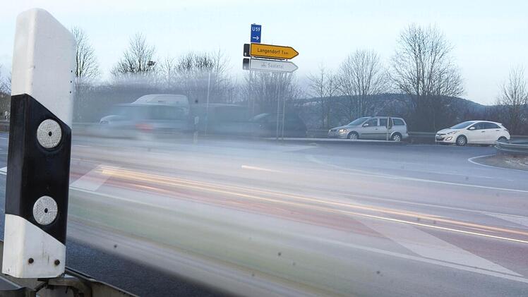 An der Langendorfer-Kreuzung wird ein Kreisverkehr für 750.000 Euro geplant. Foto: Arkadius Guzy/Archiv